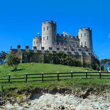 Hotel Castillo Roma Моникира Екстериор снимка