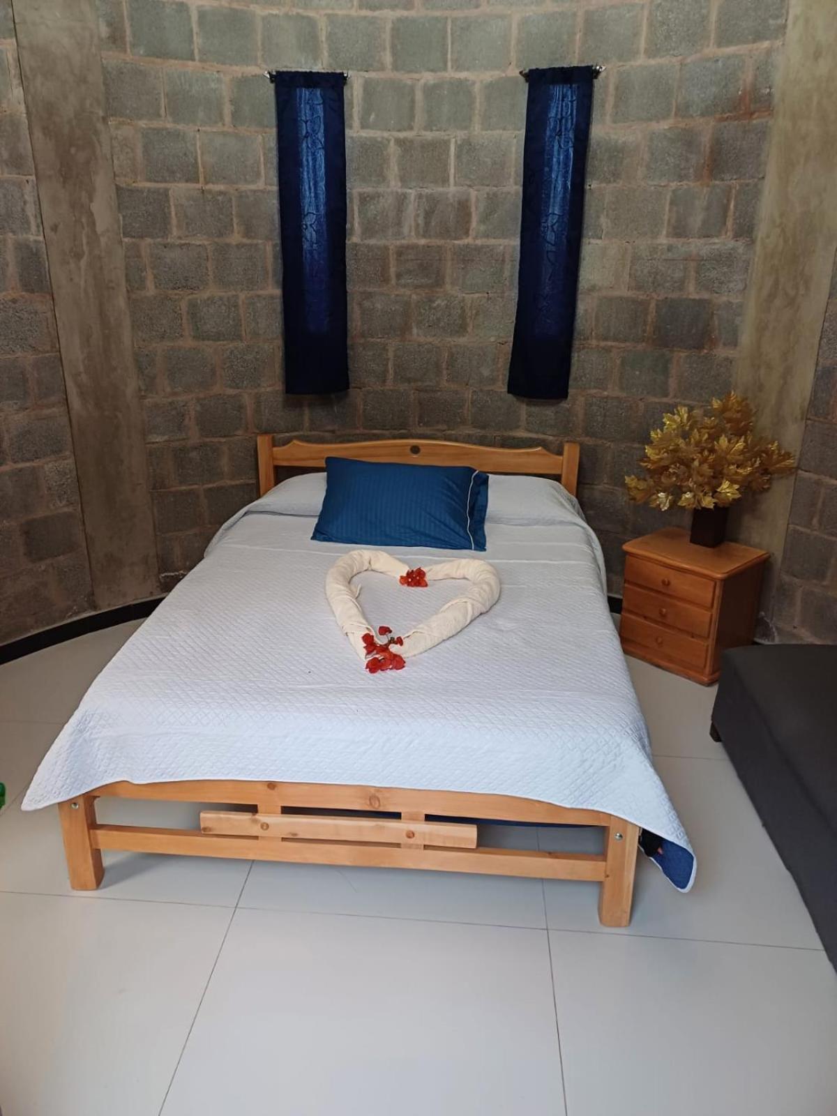 Hotel Castillo Roma Моникира Екстериор снимка